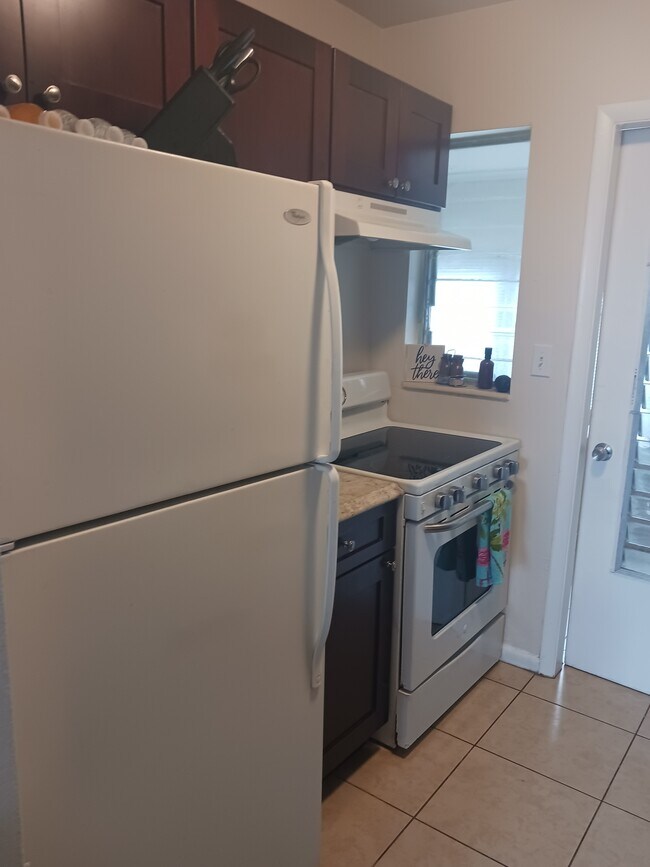 Building Photo - 21067 Meehan Ave