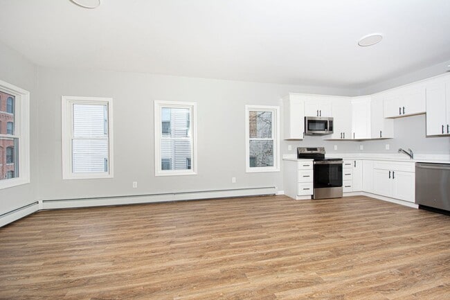 Building Photo - Remodeled 3 bedroom 1 bath 3rd floor.
