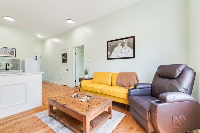 Primary Photo - 2201 NW 12th St