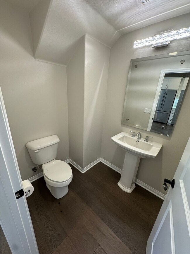 Building Photo - Charming 3-bedroom 2.5 bath nestled inside...