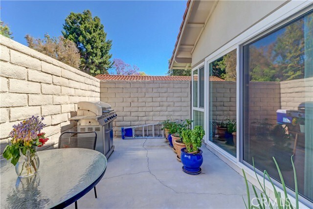 Building Photo - 2374 Via Mariposa W