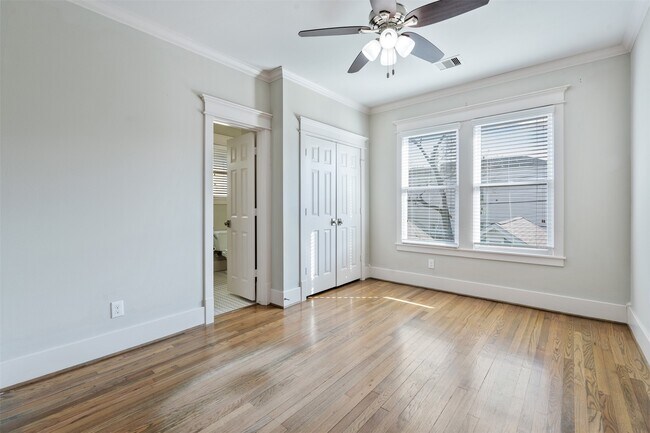 Building Photo - 434 W 27th St