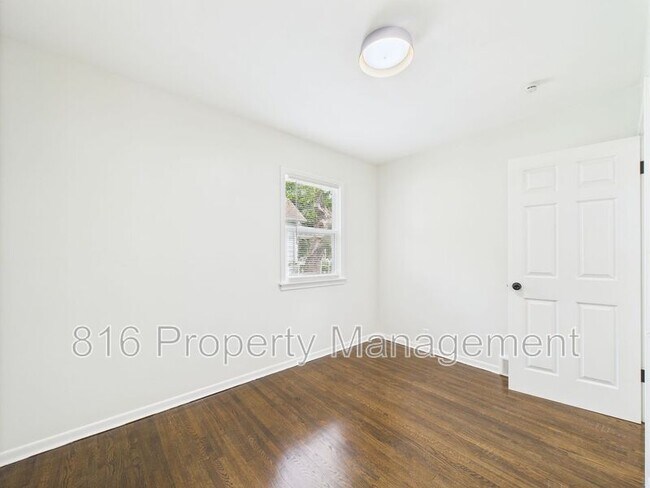 Building Photo - 11214 E Lexington Ave