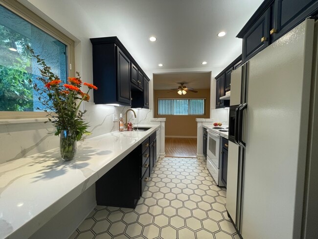 newly remodeled kitchen - 4708 Park Granada Park