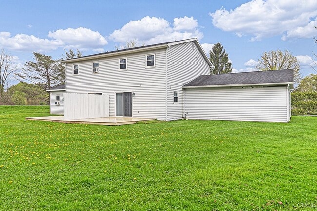 Building Photo - 9395 Pine Grove Ln