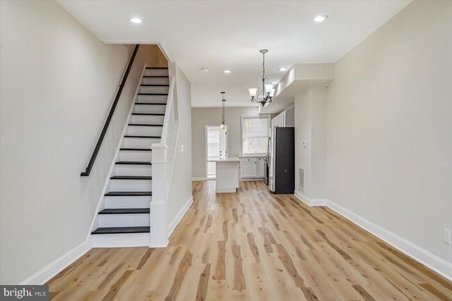 Building Photo - 705 N Milton Ave