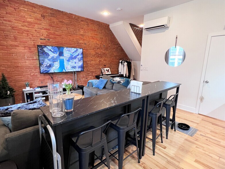 Building Photo - 725 N 5th St