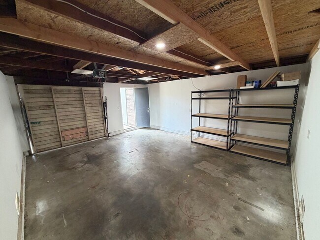 Building Photo - 3 Bedroom | 1.5 Bathroom | Single-Family Home