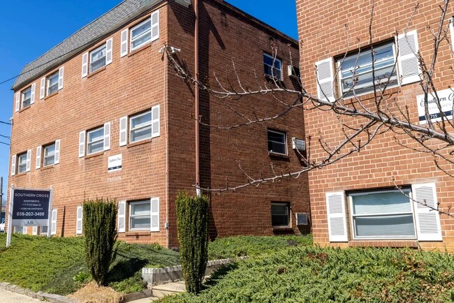 Building Photo - 711-717-717 E Main St