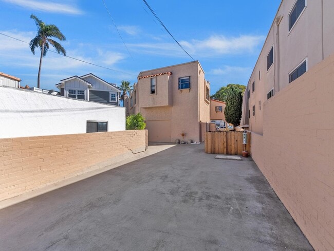Building Photo - 506 Palm Ave