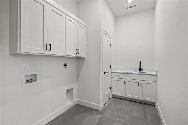 Building Photo - 550 Apollo Dr