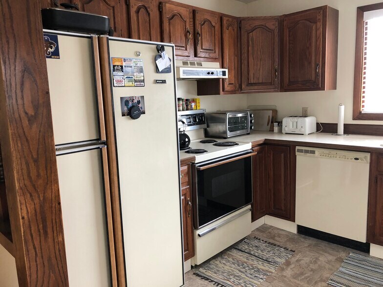 Kitchen - 118 6th Ave