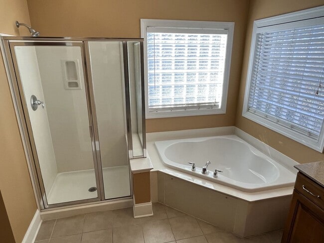 Building Photo - Stunning 6 Bedroom home in South Charlotte...