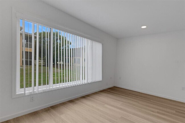 Building Photo - 2826 W Rainbow Cir