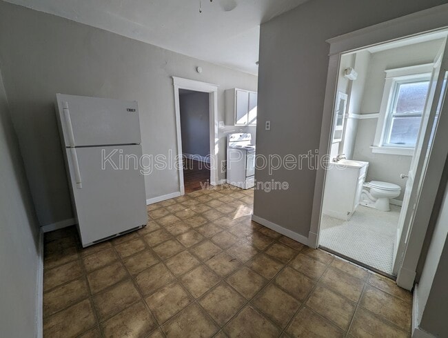 Building Photo - 5026 Chippewa St