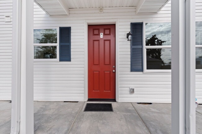 Building Photo - "Discover Comfort & Style: Spacious 3-Bed,...
