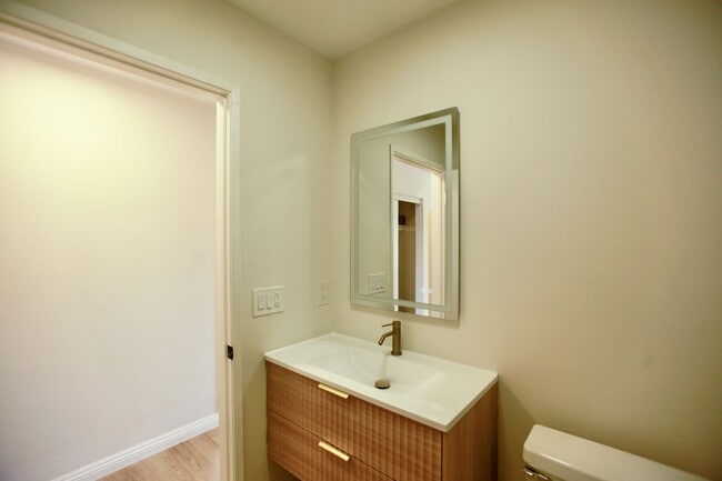 Building Photo - 833 Orange Grove Ave