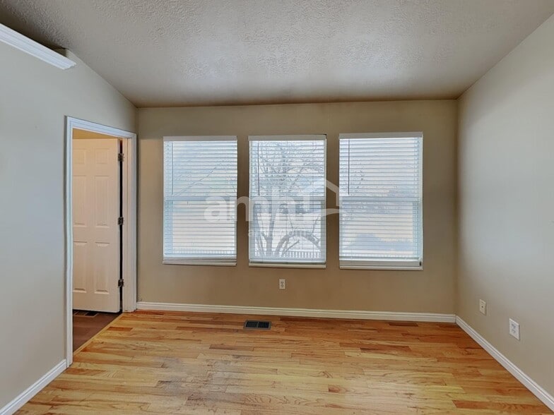 Building Photo - 3750 Suffolk Cir