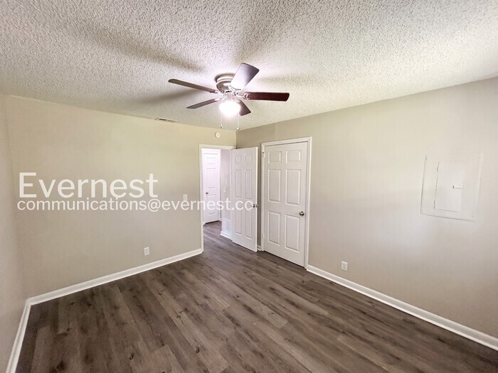 Building Photo - 1176 Sioux Terrace
