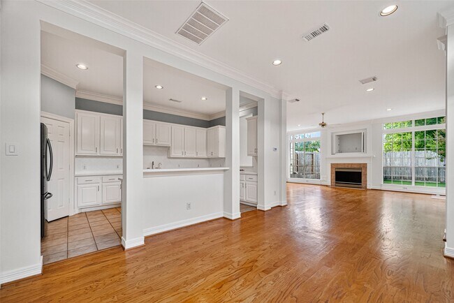 Building Photo - 3619 W Clay St
