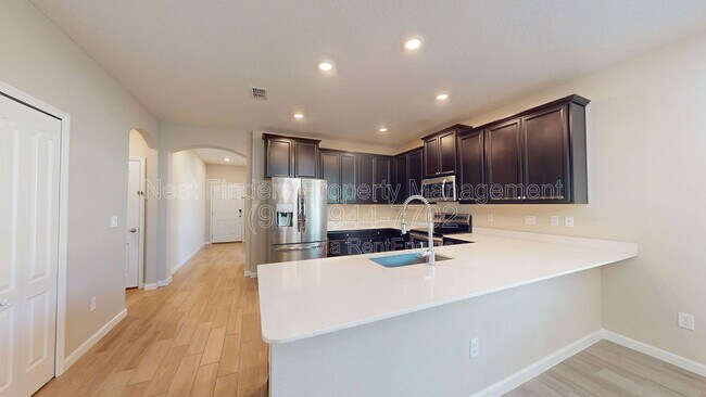 Building Photo - 1833 Mathews Manor Dr