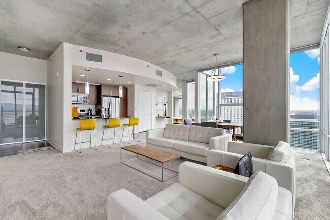 Building Photo - 1324 Champa St