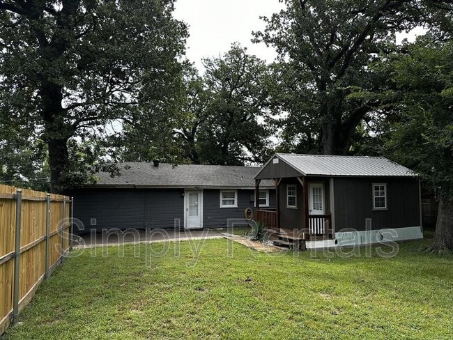 Building Photo - Kingston Rd 906