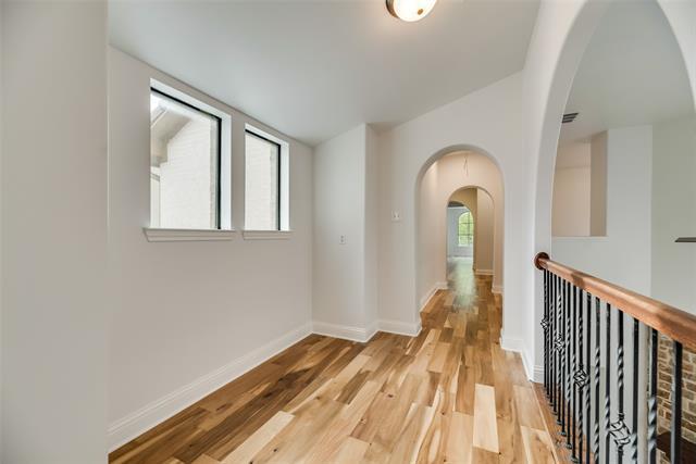 Building Photo - 6755 San Fernando