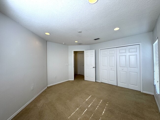 Building Photo - 10324 Fallsgrove St