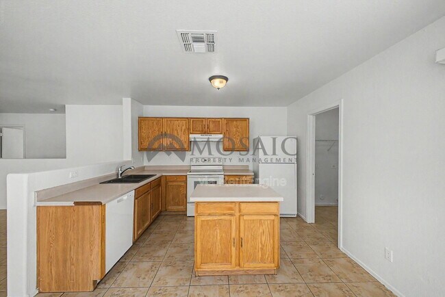 Building Photo - 1004 E Cowboy Cove Trail