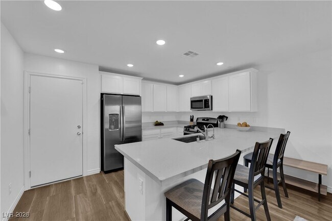 Building Photo - 6200 Foxes Dl St