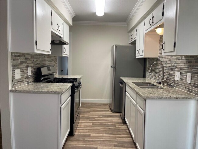 Building Photo - 10622 Golden Quail Dr