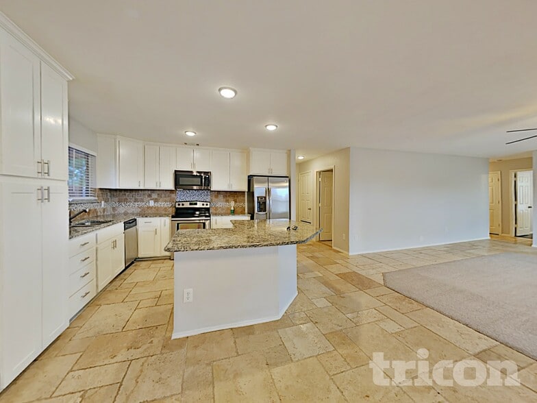 Building Photo - 4000 Sapphire Ln