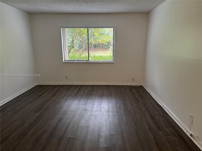Building Photo - 417 Lakeview Dr