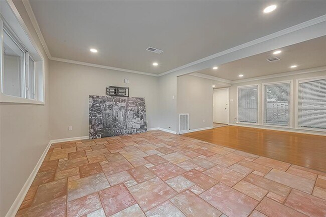 Building Photo - 5238 Beechnut St