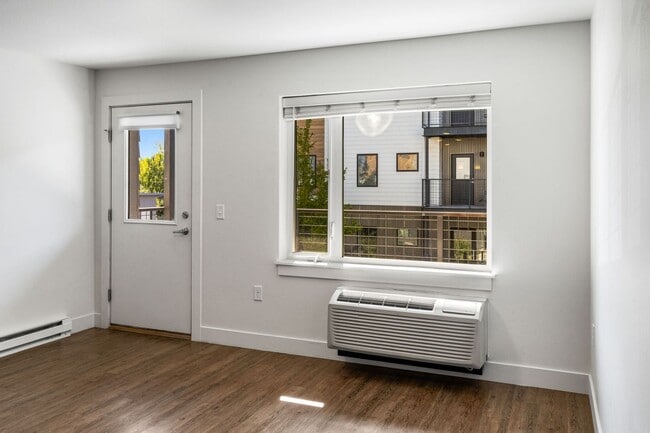 Building Photo - 2 Bedrooms 1 Bathrooms - Come HOME after y...