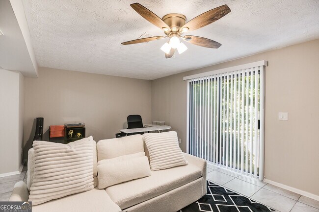 Building Photo - 6413 Wedgewood Trce