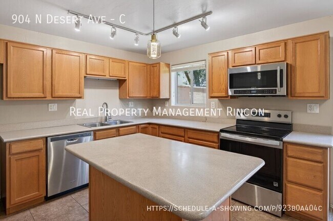 Building Photo - 904 N Desert Ave