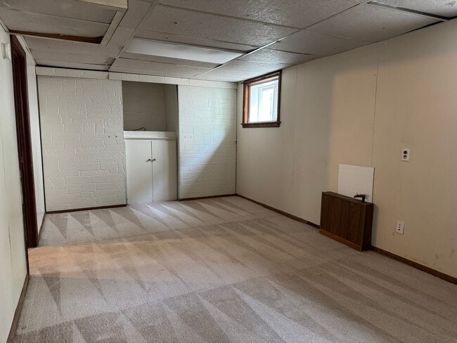 Building Photo - 5 Bedroom 3 bath - North Fargo