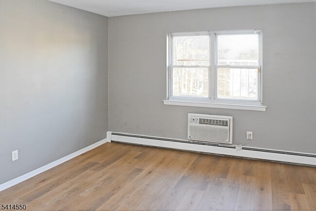 Building Photo - 191 N Beverwyck Rd