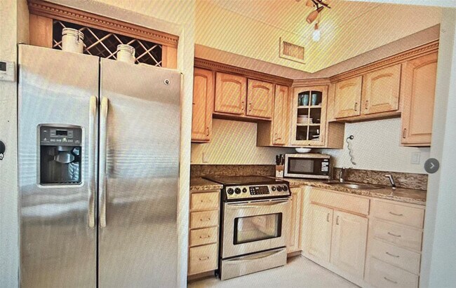 Building Photo - 924 SE 2nd St