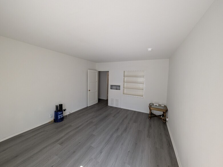Living room entrance - 2183 W 27th St