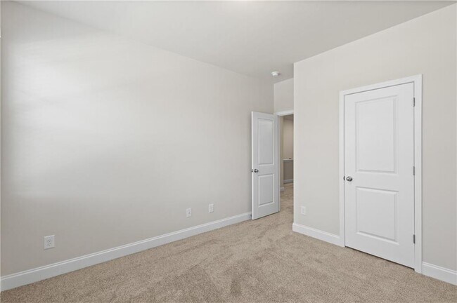 Building Photo - 1230 Ainsworth Alley