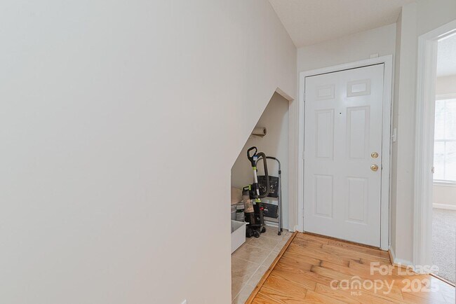 Building Photo - 850 Athenian Dr