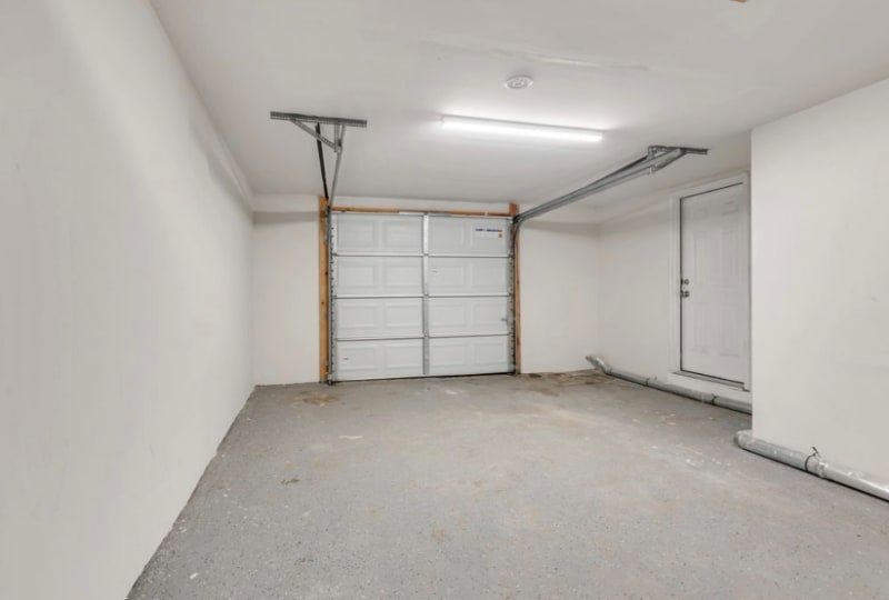 Building Photo - 606 W 4th St