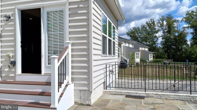 Building Photo - 25501 Emerson Oaks Dr