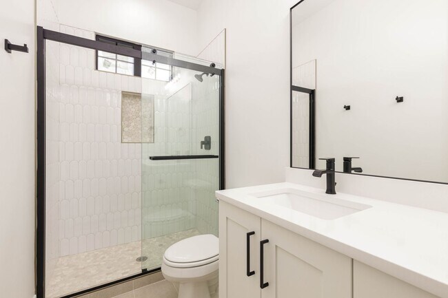 Building Photo - Brand New 6 Bed 4 Bath Rental with pool Near Sand Hollow!