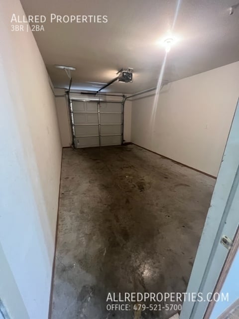 Building Photo - 403 E Asher Ct