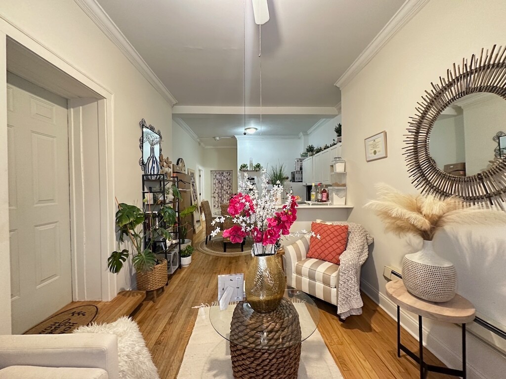 Building Photo - 918 Green Bay Rd