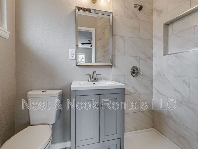 Building Photo - 5735 E 28th St